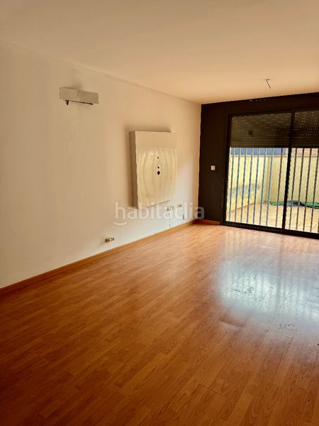 Foto d2efb2b3-88ab-4619-856e-64184aacfd4f. Casa adossada amb aparcament a Migjorn Reus