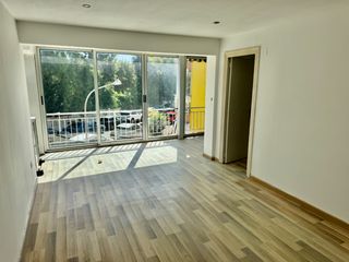 Etagenwohnung  Avinguda de la diputació. Piso a reformar en segunda línea de mar