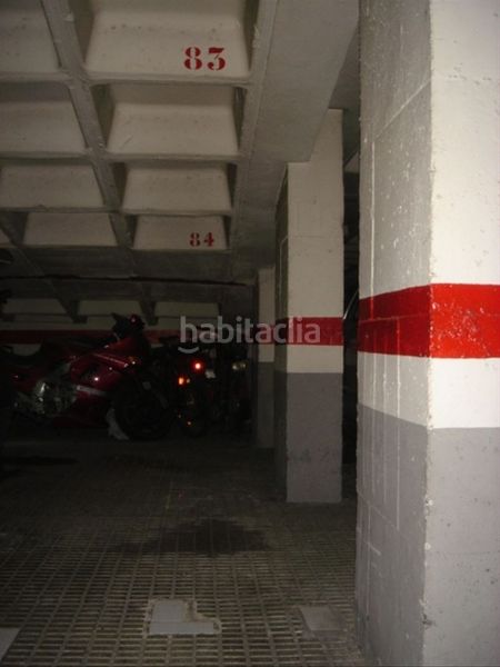Foto 104118a8-c43e-4b36-9526-9ecbca3b9617. Motorcycle parking in Sagrada Família Barcelona