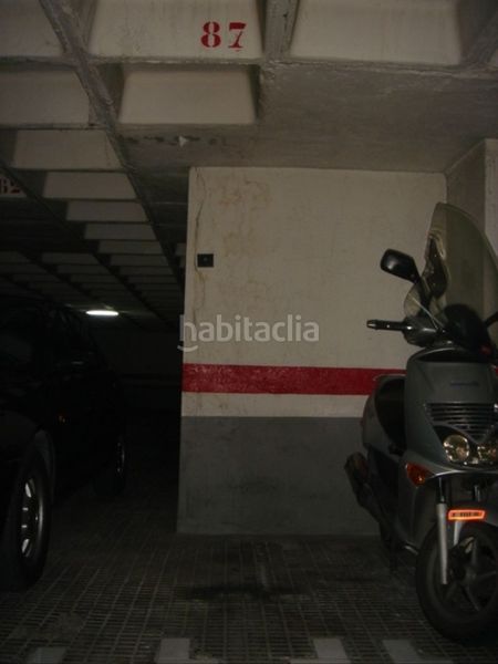 Foto 700b4d8f-a208-4906-8265-fbfe8b815957. Motorcycle parking in Sagrada Família Barcelona