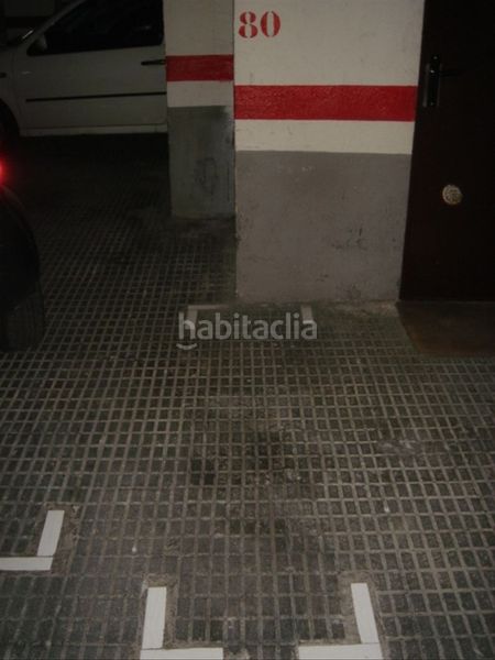 Foto 79db1ae3-a6d9-4d9e-ad0f-26c2e6457a56. Motorcycle parking in Sagrada Família Barcelona