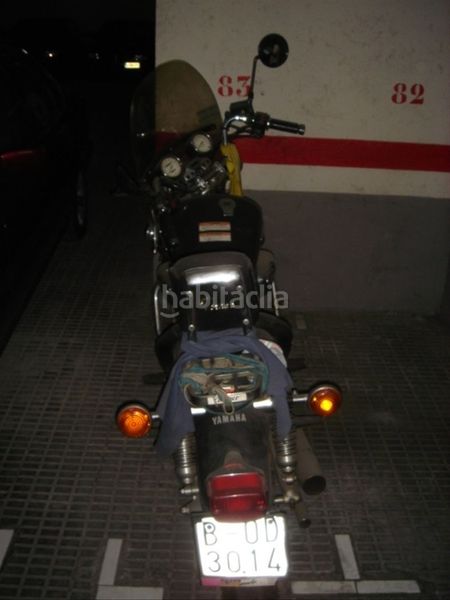 Foto 80b36b5d-fcdf-4290-b056-da57fc40da7f. Motorcycle parking in Sagrada Família Barcelona