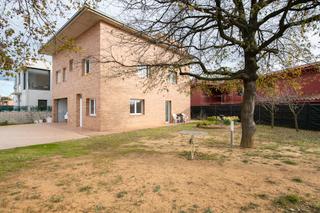 Xalet a Fontcoberta. Casa amb jardi a meliante