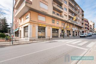 Local Comercial a Carrer del pare claret 6. Local cantoner amb molr d'aparador