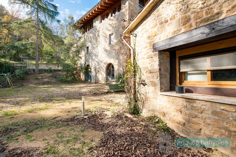 Foto 48c3c9f9-76d7-4c8a-897f-9665b7b004c5. Bauernhof mit kamin heizung parking pool in Camós