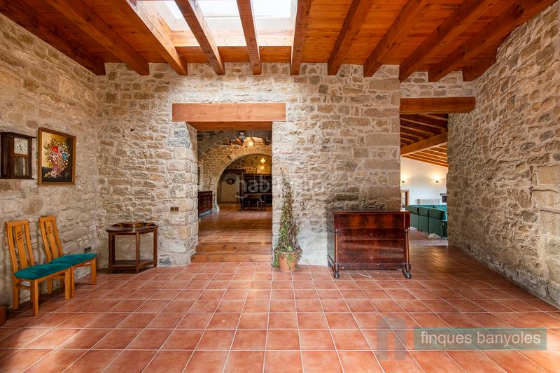 Foto 9c85aecd-5cd0-48dd-991c-212767957e90. Bauernhof mit kamin heizung parking pool in Camós