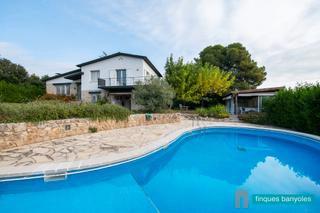 Chalet  Carrer de pere alsius i torrent. Casa tipus xalet a banyoles