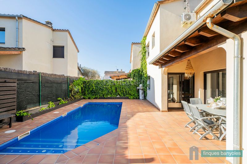 Foto e0993a9c-b889-40f6-9e6e-04d13b52fade. Casa adossada amb calefacció piscina a Porqueres