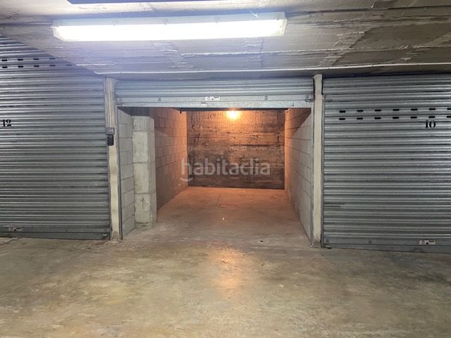 Foto 4e752fe2-8419-4198-9647-c7727e18343d. Aparcament cotxe a Banyoles