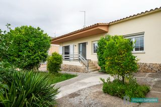 Xalet a Banyoles. Casa tipus xalet amb planta baixa