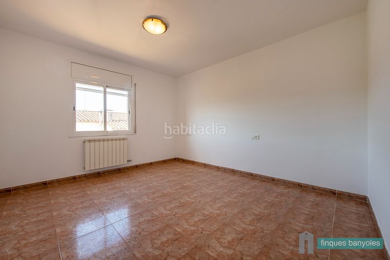Foto a1fa9ba3-3ab9-4c3e-bc15-3f87630f0595. Xalet amb aparcament a Fontcoberta