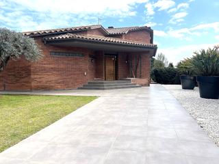 Chalet à Can Violí - Can Poi del Bosc. Exclusiva e impecable vivienda con gran piscina