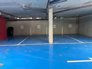 Rent Car parking in Rambla d'ernest lluch 11. Amplias plazas de parking en edificio de nueva construcción