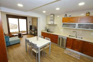 Casa adossada a Alcanar. Fantastica casa  muy centrica,  de 4 dormitorios. a tan solo 50