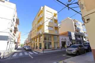 Edifici a Centre. Edificio en pleno centro con tres vivendas semi terminadas. idea