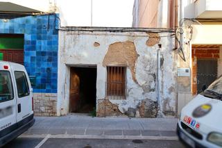 Casa a Alcanar. Casa para reformar con patio trasero. buena orientacion.