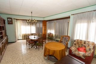 Casa a Alcanar. Casa esquinera de grandes dimensiones