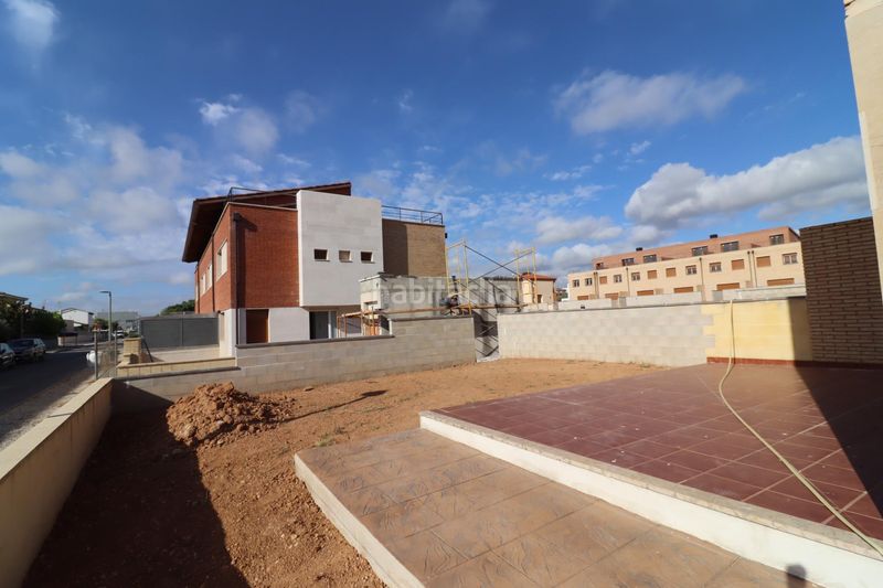 Foto 0a6731e2-52df-40f4-9051-c271519ce2b7. Casa pareada casas apareadas en zona alta en Ulldecona
