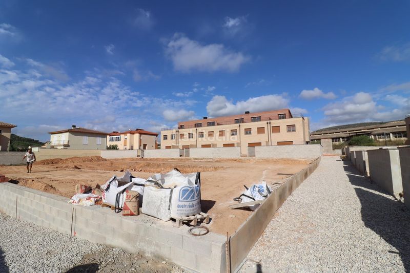 Foto 0dd5f812-9428-4334-b012-dc974fe994e4. Casa pareada casas apareadas en zona alta en Ulldecona