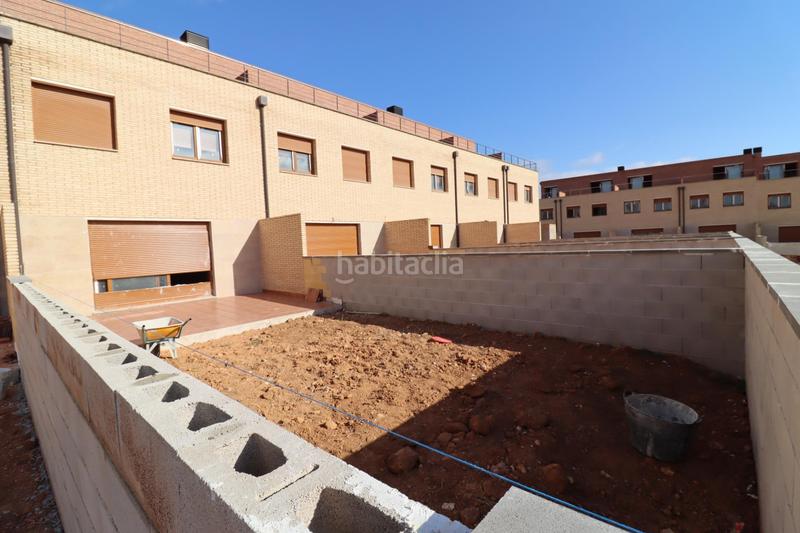 Foto 17c1d48c-4dc3-4062-b414-f3154967aedc. Casa aparellada amb aparcament piscina a Ulldecona