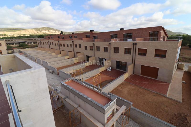 Foto 64f61d73-a29f-4698-90a4-4602debf7b68. Casa aparellada amb aparcament piscina a Ulldecona