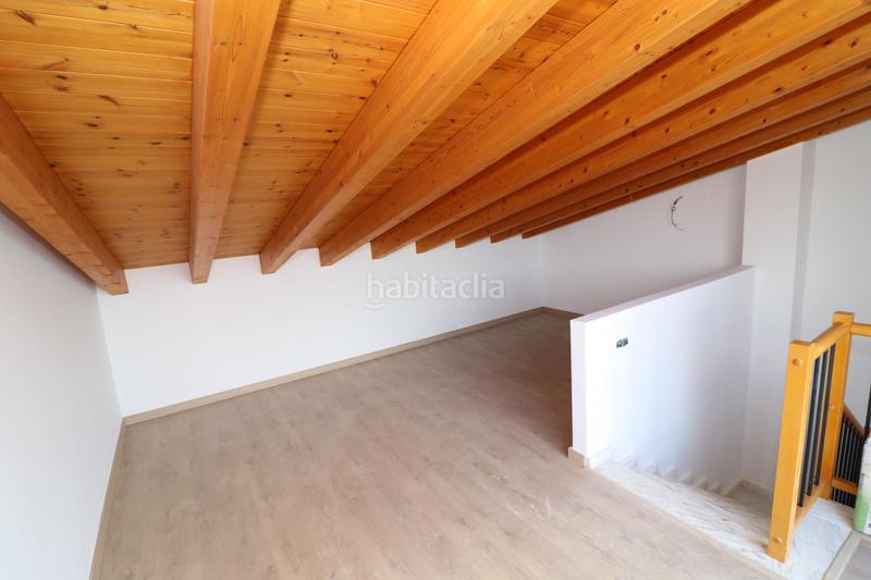 Foto f5c0b532-d79f-4be3-8910-c8a3d2839232. Casa aparellada amb aparcament piscina a Ulldecona