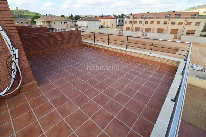 Foto ff275322-2eaa-477e-85af-4f02a397c1e1. Casa aparellada amb aparcament piscina a Ulldecona