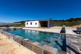 Casa a Ulldecona. Terreno con casa en entorno de ensueño
