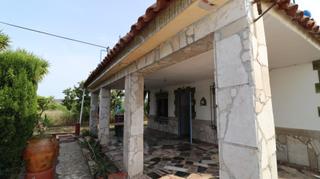 Finca rústica en Ulldecona. Casa de campo con luz y agua