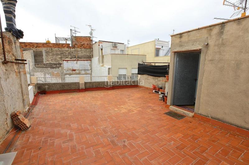 Foto 07d2c254-ba20-4936-809c-24ba454c7d76. Casa gran casa distribuida en planta baja mas dos plantas altas. posibilidad de hacer dos viviendas. en Alcanar