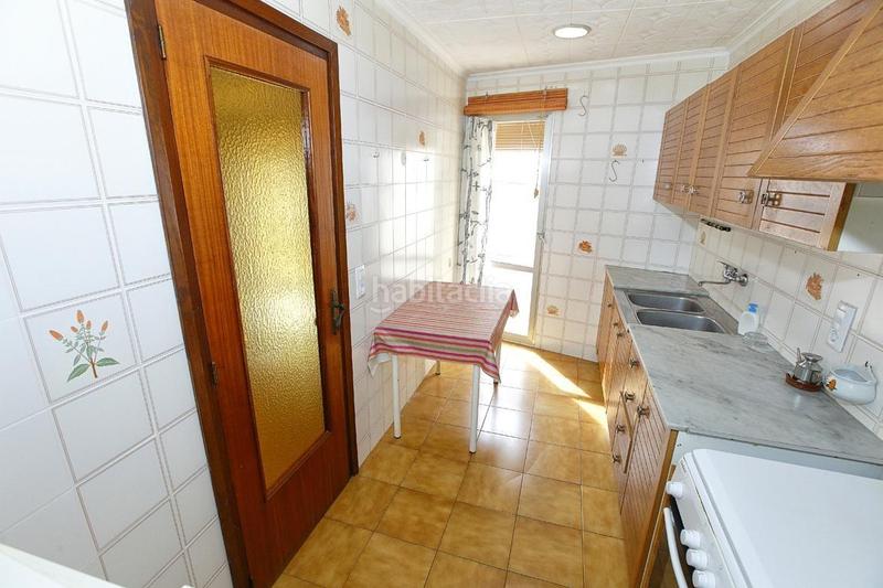 Foto 0b2776a3-3ab5-4b07-95a2-288e6a170830. Casa gran casa distribuida en planta baja mas dos plantas altas. posibilidad de hacer dos viviendas. en Alcanar