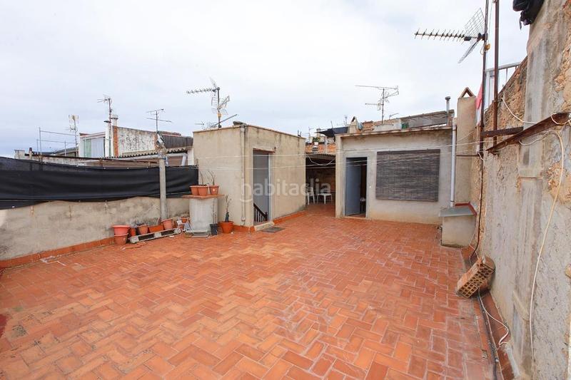 Foto 0c56c810-ee85-4826-a21c-38f3cb13741a. Casa gran casa distribuida en planta baja mas dos plantas altas. posibilidad de hacer dos viviendas. en Alcanar