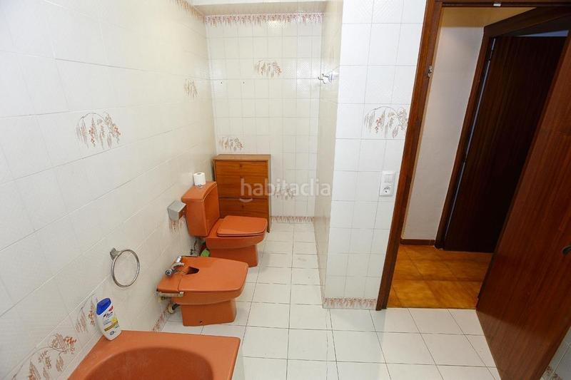 Foto 382d52f0-b43b-42d4-952d-5053aa58533f. Casa gran casa distribuida en planta baja mas dos plantas altas. posibilidad de hacer dos viviendas. en Alcanar