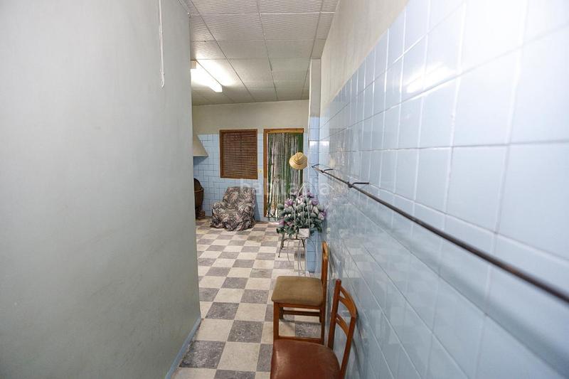 Foto 526a2b13-bf25-4e47-9c54-18cbecb2f775. Casa gran casa distribuida en planta baja mas dos plantas altas. posibilidad de hacer dos viviendas. en Alcanar