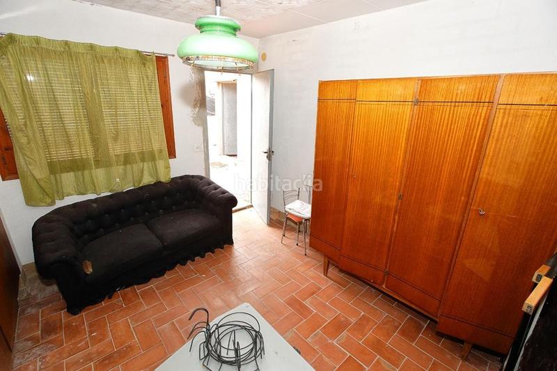 Foto 6268f469-0180-48f3-b085-057ce0fe0707. Casa gran casa distribuida en planta baja mas dos plantas altas. posibilidad de hacer dos viviendas. en Alcanar