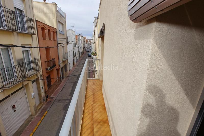 Foto 656b53c7-ff92-4082-abe9-f38a555cce14. Casa gran casa distribuida en planta baja mas dos plantas altas. posibilidad de hacer dos viviendas. en Alcanar