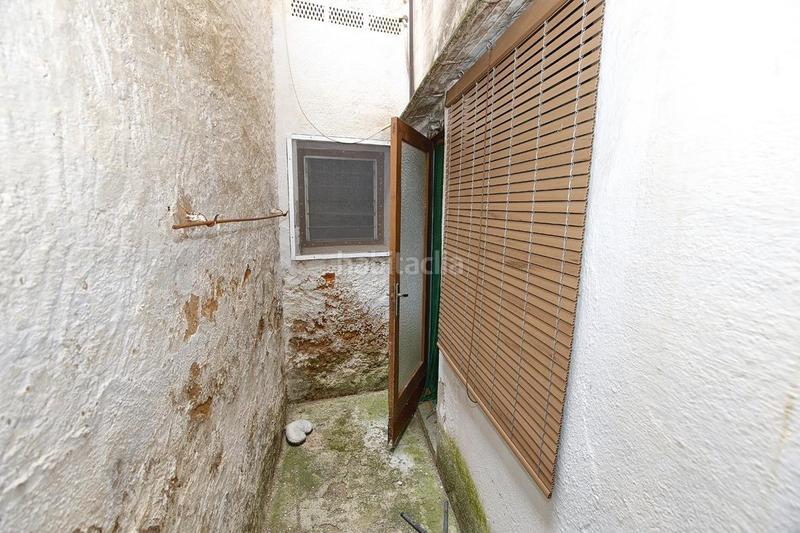 Foto 9197fb5e-f149-43e4-b523-b05df7cfc681. Casa gran casa distribuida en planta baja mas dos plantas altas. posibilidad de hacer dos viviendas. en Alcanar