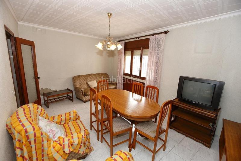 Foto a91b5391-a1f0-4e76-babe-f6fc1c0b0891. Casa gran casa distribuida en planta baja mas dos plantas altas. posibilidad de hacer dos viviendas. en Alcanar