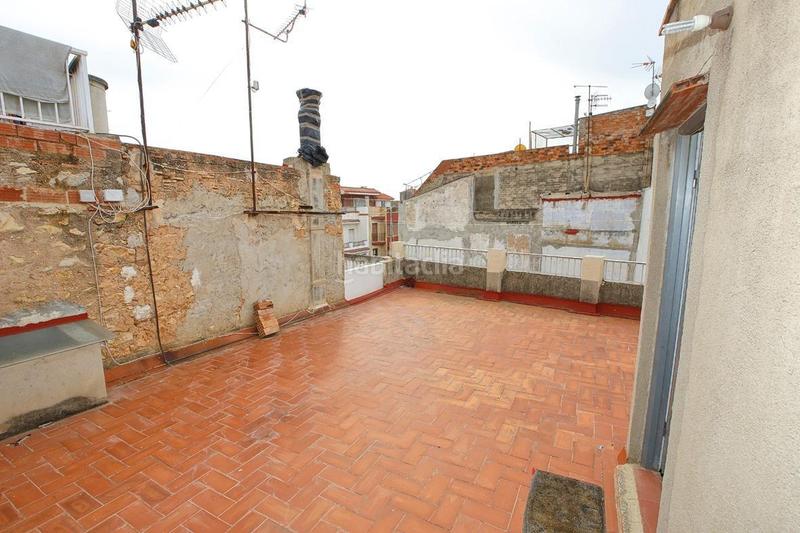 Foto b4aeec9f-abc2-418f-a3d4-e7bc1487a1e9. Casa gran casa distribuida en planta baja mas dos plantas altas. posibilidad de hacer dos viviendas. en Alcanar