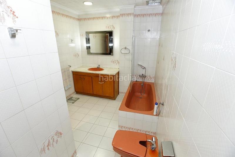 Foto eaef3c0c-7902-476b-9f75-94675422453c. Casa gran casa distribuida en planta baja mas dos plantas altas. posibilidad de hacer dos viviendas. en Alcanar