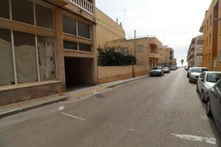 Autoparkplatz in Alcanar. Garaje en el centro de las casas de alcanar