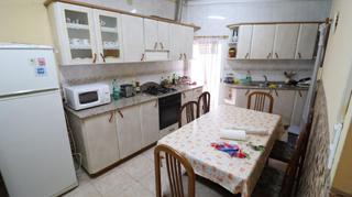 Maison à Alcanar. Casa semireformada de dos dormitorios y buhardilla. terraza con