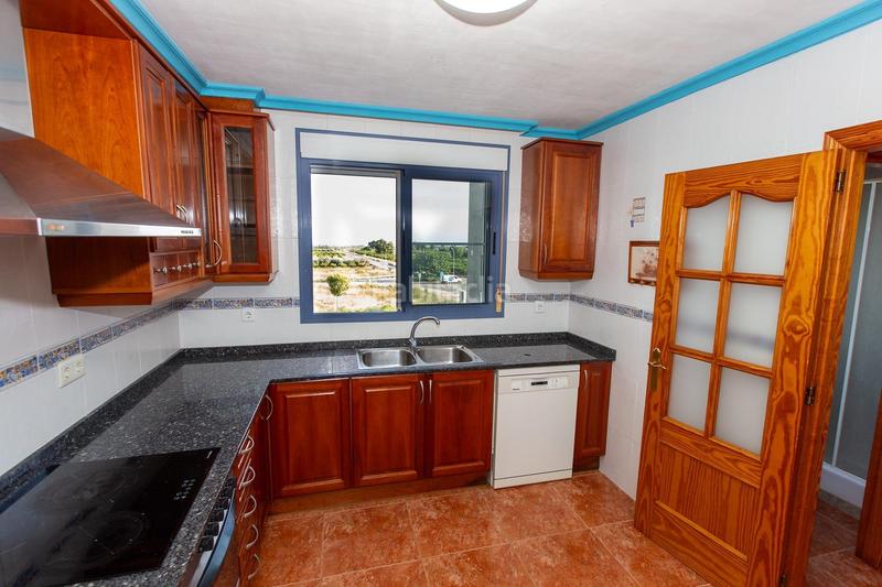 Foto ec86da08-466d-41e5-abc8-9d4990ebf0c2. House with parking in Alcanar