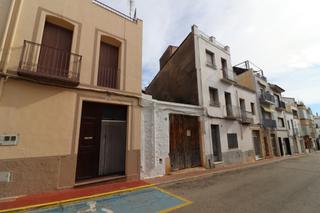 Maison à Alcanar. Casa con 3 pisos independientes