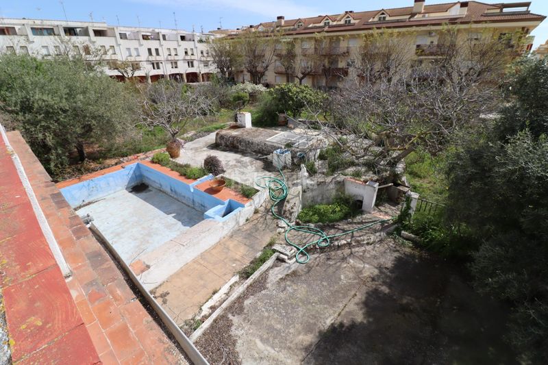 Foto bc7fd75b-6534-47b3-b5bd-5b5e089c7885. Xalet amb piscina a Alcanar