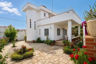 Casa a Alcanar. Chalet en roca tallada de las casas de alcanar a tan solo 90 met