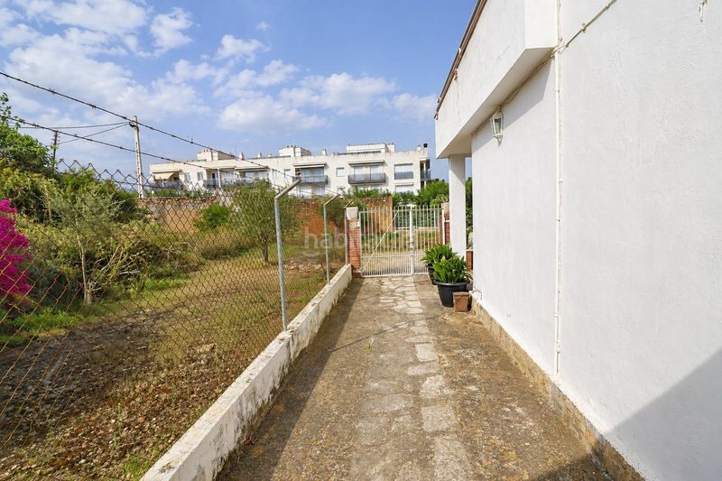 Foto 1ed2ac3d-23a7-4f32-a08a-06bd03d3339c. Casa amb aparcament a Alcanar