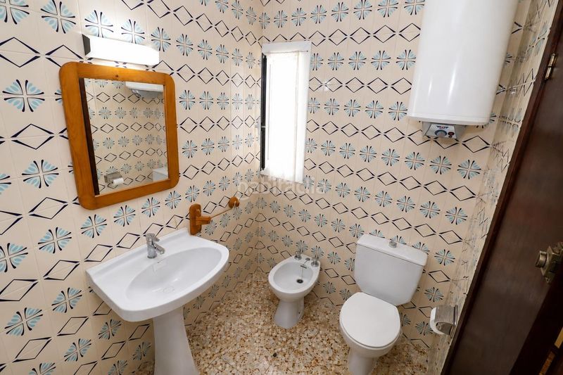 Foto 635423e6-a82a-433d-bf02-04412431c2eb. Casa amb aparcament a Alcanar