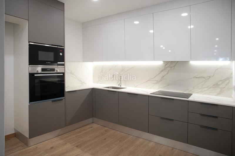 Foto 6c8b5482-7342-4ee7-b939-d1693eb37b34. Piso  en venta en avenida del paral·lel en El Poble Sec - Parc de Montjuïc Barcelona