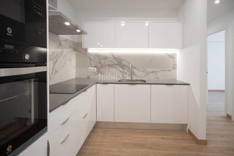 Foto d37ffe83-d7ca-48c8-ba62-8cb7d9d63e40. Piso  en venta en avenida del paral·lel en El Poble Sec - Parc de Montjuïc Barcelona